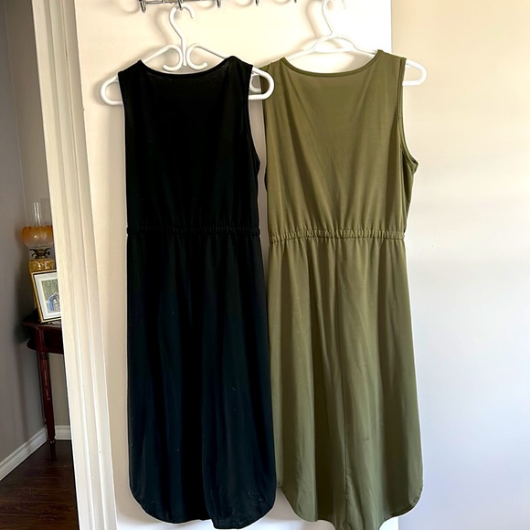 One (black) super comfy dress with pockets. - Picture 2 of 3